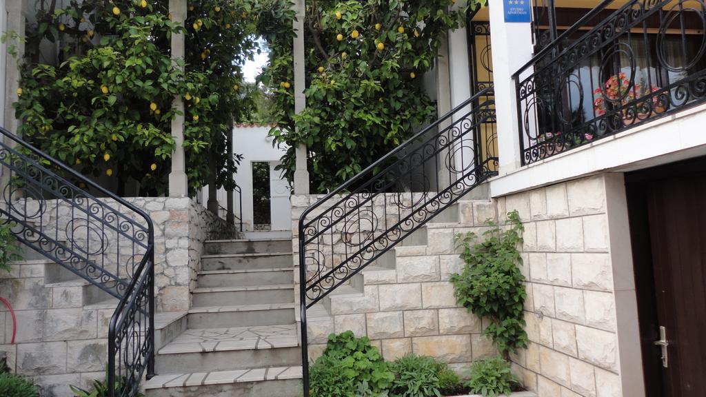 Guesthouse Apartment Bozica โบล ภายนอก รูปภาพ