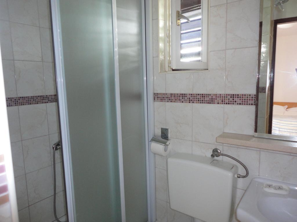 Guesthouse Apartment Bozica โบล ภายนอก รูปภาพ