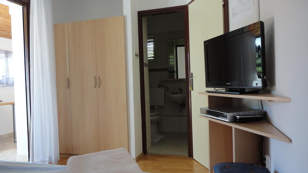 Guesthouse Apartment Bozica โบล ภายนอก รูปภาพ