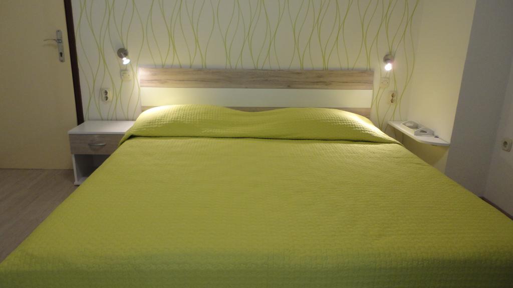 Guesthouse Apartment Bozica โบล ภายนอก รูปภาพ